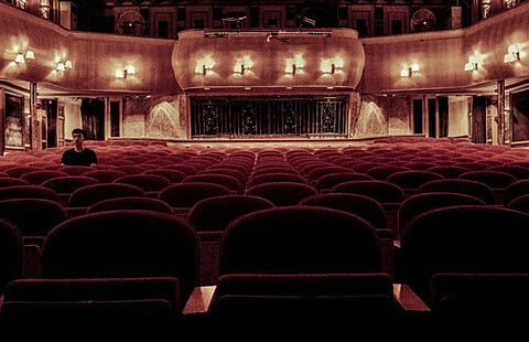 Photo de l'intérieur d'un théâtre 