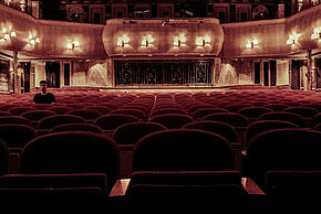 Photo de l'intérieur d'un théâtre 